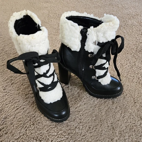 🔥 LIKE NEW BCBGENERATION FAUX FUR LEATHER BOOTS / BOOTIES SIZE 7 - Picture 3 of 8